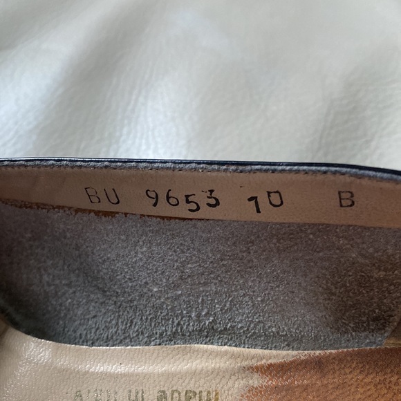 Salvatore Ferragamo Vara size 39.5 - Picture 7 of 7